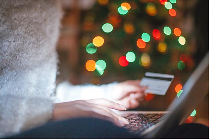 Holiday Shopping 2020: A Flurry of Credit Card Openings Creates a Snowstorm of New Account Fraud featured image